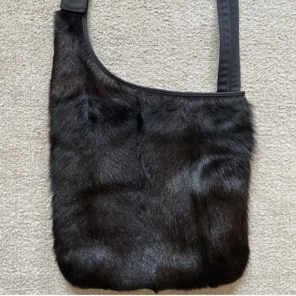 Prada Black and Red Messenger Bag with Minimalist Design - Picture 2 of 14